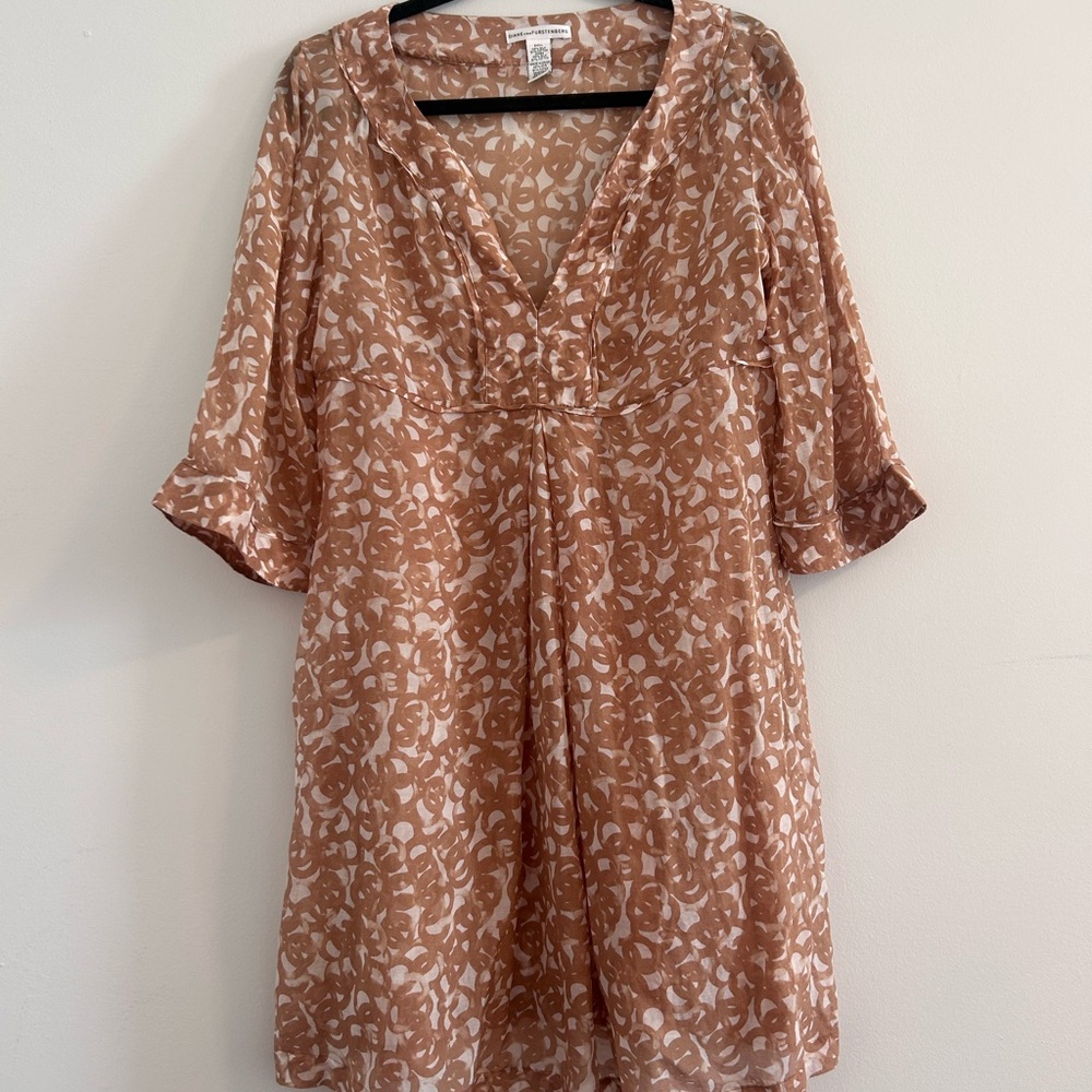 Diane Von Furstenberg Beige and White Patterned Silk Blend Dress